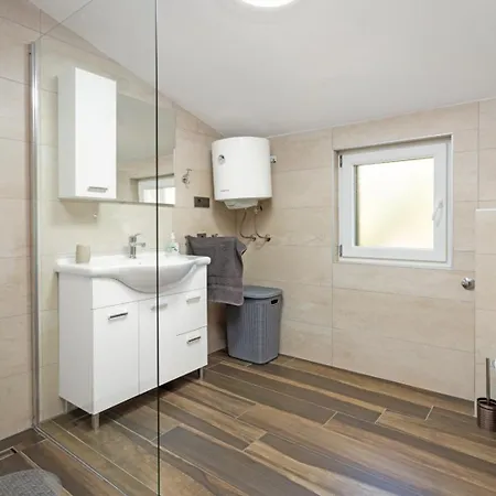 Regina 1 Apartment Banjole