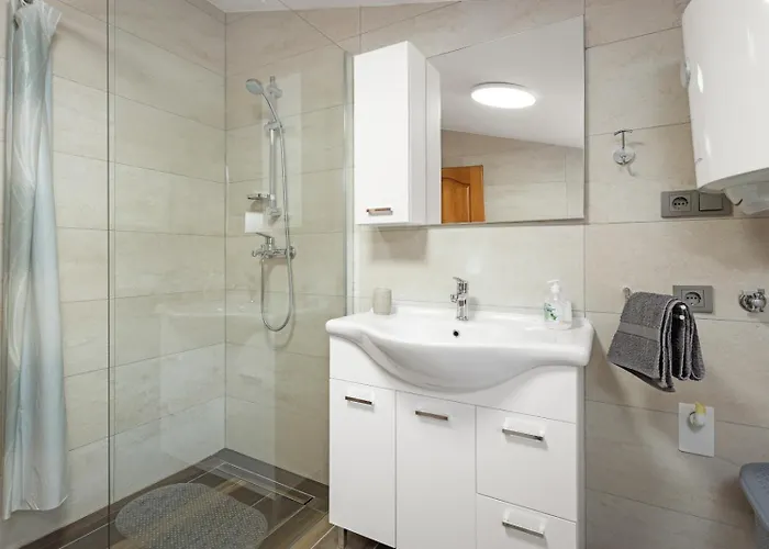 아파트 Regina 1 반졸레