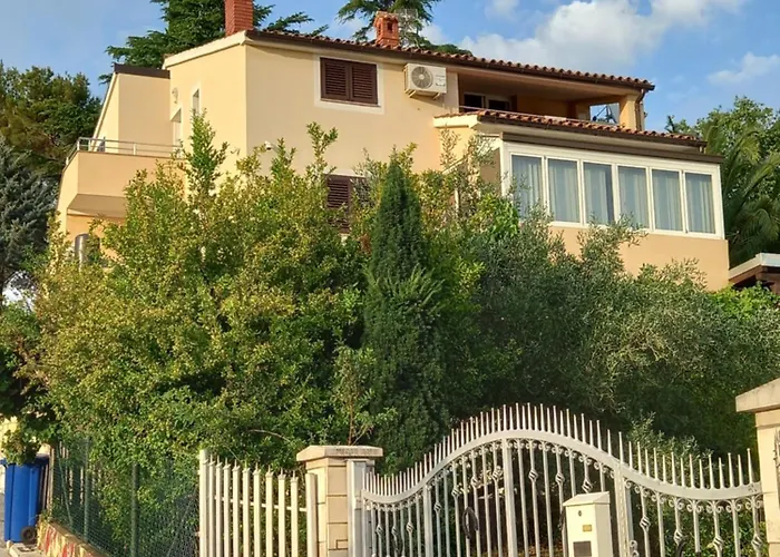 Regina 1 아파트 반졸레