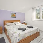 Regina 1 * بنجول
