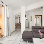 Regina 1 Banjole